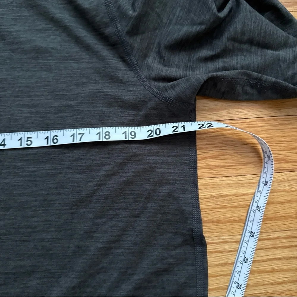 Vuori Ease Performance Half Zip 2.0 Pullover Men’s  Gray  Missing Size Tag‎  L